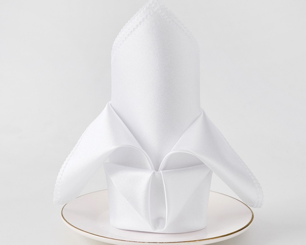100% Polyester Dinner Napkins White Folded Flower Napkins Hotel Wedding Tablecloth